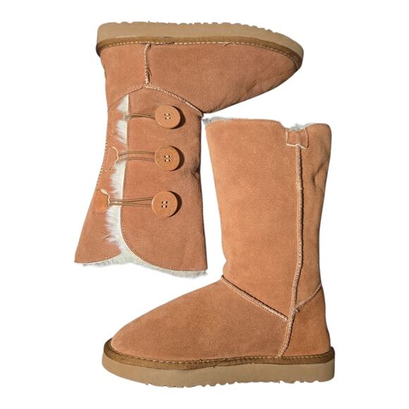 UGG Australia Bailey Button Triplet Boots Chestnut Suede Size 8 Sheepskin NWOT - Picture 7 of 9